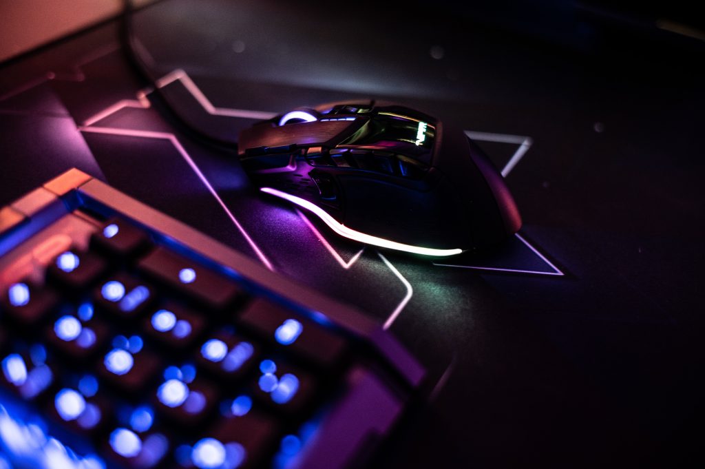 Souris gamer lumineuse et filaire pour jouer sur PC