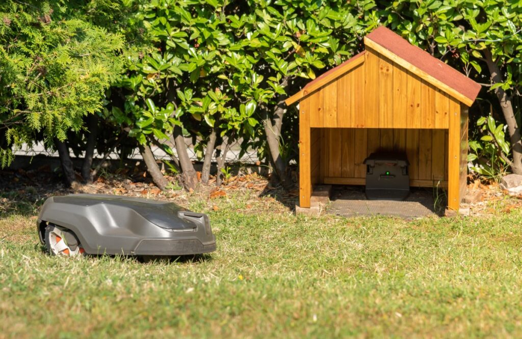 abri robot tondeuse pour hivernage du robot